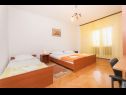 Apartementen Zri - low-cost and spacious: A1(6+2) Biograd - Riviera Biograd  - Appartement - A1(6+2): slaapkamer