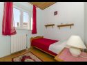 Apartementen Lile - 30 m from beach: A2(4) Postira - Eiland Brac  - Appartement - A2(4): slaapkamer