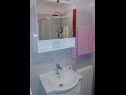 Apartementen Lile - 30 m from beach: A2(4) Postira - Eiland Brac  - Appartement - A2(4): badkamer met toilet