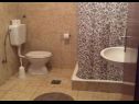 Apartementen Sova - 20 m from beach : A1(7), A2(4) Postira - Eiland Brac  - Appartement - A2(4): badkamer met toilet