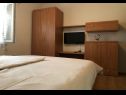 Apartementen Aleks - 80m from the sea: A2(3+2) Postira - Eiland Brac  - Appartement - A2(3+2): slaapkamer