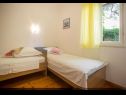 Apartementen Damir - 80 m from beach: A1(4), A2(2+2) Postira - Eiland Brac  - Appartement - A1(4): slaapkamer