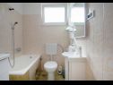 Apartementen Damir - 80 m from beach: A1(4), A2(2+2) Postira - Eiland Brac  - Appartement - A1(4): badkamer met toilet