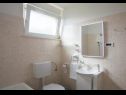 Apartementen Damir - 80 m from beach: A1(4), A2(2+2) Postira - Eiland Brac  - Appartement - A1(4): badkamer met toilet
