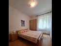 Apartementen Miljana - 40 m from beach: A1(4+1) Postira - Eiland Brac  - Appartement - A1(4+1): slaapkamer