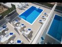 Apartementen Ivan - with heated pool and seaview: A1(4), B1(4) Postira - Eiland Brac  - zwembad