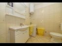 Apartementen Brane - Economy Apartments: A1(4), A2(2) Postira - Eiland Brac  - Appartement - A2(2): badkamer met toilet