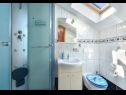 Vakantiehuizen Niksi - with pool: H(8+4) Skrip - Eiland Brac  - Kroatië  - H(8+4): badkamer met toilet
