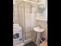 Apartementen Mari - 100 m from beach: A1(4) Supetar - Eiland Brac  - Appartement - A1(4): badkamer met toilet