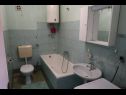 Apartementen Brti - 250 m from beach: A1 PLAVI(2), A2 SMEĐI(2) Supetar - Eiland Brac  - Appartement - A2 SMEĐI(2): badkamer met toilet
