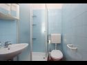 Apartementen Miro - 3 Bedroom apartment: A1(6) Supetar - Eiland Brac  - Appartement - A1(6): badkamer met toilet