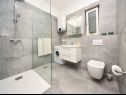 Apartementen Mari - with pool: A1(7) Supetar - Eiland Brac  - Appartement - A1(7): badkamer met toilet