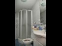 Apartementen Val - 300 m to the beach: SA1 (2+1), A2(5+2) Supetar - Eiland Brac  - Studio-appartment - SA1 (2+1): badkamer met toilet