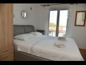 Apartementen Val - 300 m to the beach: SA1 (2+1), A2(5+2) Supetar - Eiland Brac  - Appartement - A2(5+2): slaapkamer