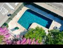 Apartementen L&R - with pool: A1(4) Supetar - Eiland Brac  - zwembad