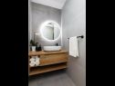 Apartementen L&R - with pool: A1(4) Supetar - Eiland Brac  - Appartement - A1(4): badkamer met toilet