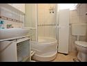 Apartementen Vrilo- 30m from the sea A1(4+2) Supetar - Eiland Brac  - Appartement - A1(4+2): badkamer met toilet