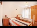 Apartementen Boris - 30 m from beach : A1(6+2) Arbanija - Eiland Ciovo  - Appartement - A1(6+2): slaapkamer