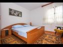 Apartementen Žana - close to beach: A1(5+1) Veliki, A2(3) Mali Arbanija - Eiland Ciovo  - Appartement - A1(5+1) Veliki: slaapkamer