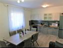 Apartementen Lilac - 100m from pebble beach : A1(7) Arbanija - Eiland Ciovo  - Appartement - A1(7): keuken en eetkamer