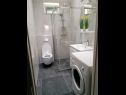 Apartementen Lilac - 100m from pebble beach : A1(7) Arbanija - Eiland Ciovo  - Appartement - A1(7): badkamer met toilet