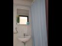 Apartementen Lilac - 100m from pebble beach : A1(7) Arbanija - Eiland Ciovo  - Appartement - A1(7): badkamer met toilet