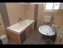 Apartementen Bela1- close to the beach A1(7) Mastrinka - Eiland Ciovo  - Appartement - A1(7): badkamer met toilet