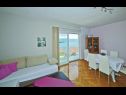 Apartementen Hazi 1 - 150m from sea: A1 Trogir(4+2), A2 Mastrinka(4+2) Mastrinka - Eiland Ciovo  - Appartement - A1 Trogir(4+2): eetkamer