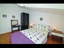 Apartementen Hazi 1 - 150m from sea: A1 Trogir(4+2), A2 Mastrinka(4+2) Mastrinka - Eiland Ciovo  - Appartement - A2 Mastrinka(4+2): slaapkamer