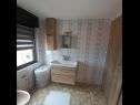 Apartementen Draga - 15 m from sea: A3(2+1) Mastrinka - Eiland Ciovo  - Appartement - A3(2+1): badkamer met toilet