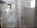 Apartementen Marija - next to sea: A1 donji(3+2) Okrug Donji - Eiland Ciovo  - Appartement - A1 donji(3+2): badkamer met toilet