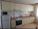 Apartementen Marija - next to sea: A1 donji(3+2) Okrug Donji - Eiland Ciovo  - Appartement - A1 donji(3+2): keuken