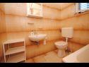 Apartementen Rina - 200 m from beach: A1(6) Okrug Donji - Eiland Ciovo  - Appartement - A1(6): badkamer met toilet