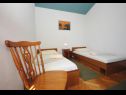 Apartementen Rina - 200 m from beach: A1(6) Okrug Donji - Eiland Ciovo  - Appartement - A1(6): slaapkamer