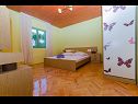 Apartementen Vinko - 80 m from beach: A1(4+2), A2(4+2) Okrug Gornji - Eiland Ciovo  - Appartement - A1(4+2): slaapkamer