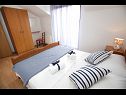 Apartementen Antonia - 5 m from sea : A4 (2+2), A5 (2+2) Okrug Gornji - Eiland Ciovo  - Appartement - A5 (2+2): slaapkamer