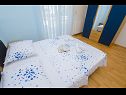 Apartementen Ljuba - nice garden: A2(4+1) Plavi, A4(8+1), A1(2+2) Okrug Gornji - Eiland Ciovo  - Appartement - A2(4+1) Plavi: slaapkamer