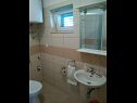 Apartementen Marija - parking: A1(2+2) Okrug Gornji - Eiland Ciovo  - Appartement - A1(2+2): badkamer met toilet