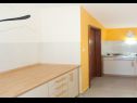 Apartementen Filip - with parking : A1-2A(2+3), SA2-2B(2+1), A3-3A(2+3), SA4-3B(2+1) Okrug Gornji - Eiland Ciovo  - Appartement - A3-3A(2+3): keuken