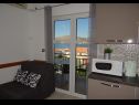 Apartementen Mara - 70m from the sea A2(4+1), A3(4+1), A4(2+1), A1(2+1) Okrug Gornji - Eiland Ciovo  - Appartement - A3(4+1): woonkamer