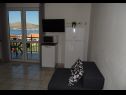 Apartementen Mara - 70m from the sea A2(4+1), A3(4+1), A4(2+1), A1(2+1) Okrug Gornji - Eiland Ciovo  - Appartement - A4(2+1): woonkamer