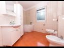 Apartementen Slavica - 70 m from the beach : Lero1(4+1) Okrug Gornji - Eiland Ciovo  - Appartement - Lero1(4+1): badkamer met toilet