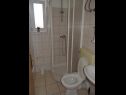 Apartementen Mara - 70m from the sea A2(4+1), A3(4+1), A4(2+1), A1(2+1) Okrug Gornji - Eiland Ciovo  - Appartement - A2(4+1): badkamer met toilet