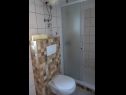 Apartementen Mara - 70m from the sea A2(4+1), A3(4+1), A4(2+1), A1(2+1) Okrug Gornji - Eiland Ciovo  - Appartement - A4(2+1): badkamer met toilet