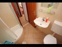 Apartementen Brane - 100m from the beach: A1 Ana (4+1), A2 Damira (4+1) Okrug Gornji - Eiland Ciovo  - Appartement - A2 Damira (4+1): badkamer met toilet