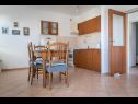 Apartementen Brane - 100m from the beach: A1 Ana (4+1), A2 Damira (4+1) Okrug Gornji - Eiland Ciovo  - Appartement - A2 Damira (4+1): keuken en eetkamer