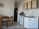 Apartementen Biserka - 50 m from beach : A1(2+1), A2(2+1), A3(2+1), A4(6), A5(4), A6(4) Okrug Gornji - Eiland Ciovo  - Appartement - A3(2+1): keuken