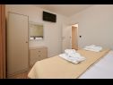 Apartementen Natali - 5 M from the beach : A6(4+1) Okrug Gornji - Eiland Ciovo  - Appartement - A6(4+1): slaapkamer