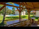  Blue house - outdoor pool: H(8+2) Plaski - Continentaal Kroatië - Kroatië  - terras
