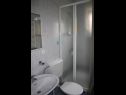 Apartementen Ivan A1 I kat(8), A2 II kat(8) Crikvenica - Riviera Crikvenica  - Appartement - A1 I kat(8): badkamer met toilet